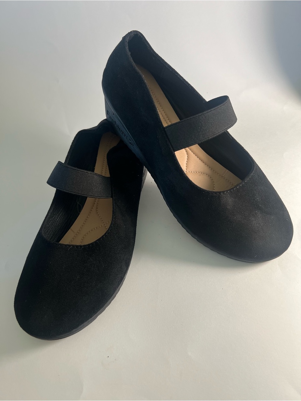 Black Mary Jane Shoes with Small Wedge and Elastic Strap in Faux Suede, Size 41